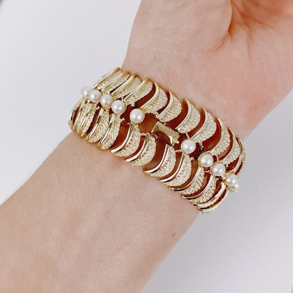 VTG Signed Kramer Mid Century Bracelet Gold Tone Faux Pearl Link Old Hollywood - Picture 16 of 16